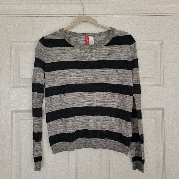 H&M Tops - Women's H&M Comfy Long sleeve Tee